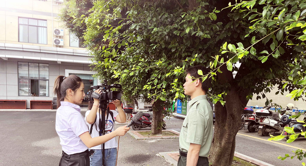 热烈祝贺杨蓉生同学荣获宜宾市翠屏区第一届高校大学生“双拥之花 朝气蓬勃”文化作品设计大赛二等奖1.jpg